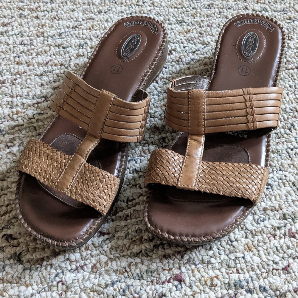 Dr. Scholl's   11 M..     Light Brown Leather Sandals with Woven Straps